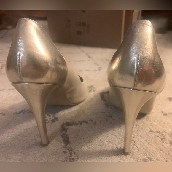 Aldo Wademan Pump Cream with Gold Heel - Picture 2 of 5